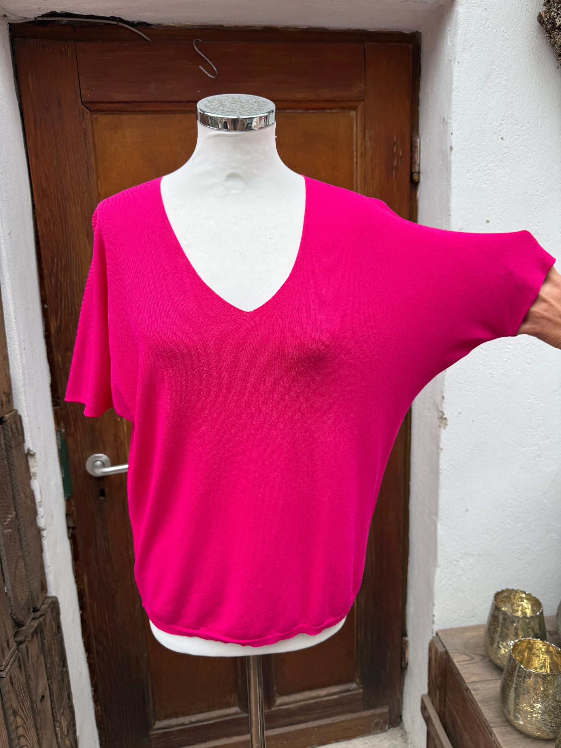 Kurzärmliger leichter Strickpullover mit V-Ausschnitt