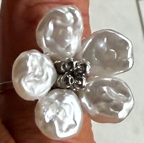 Blumenringe weiße Blüte, in silber- und goldfarben