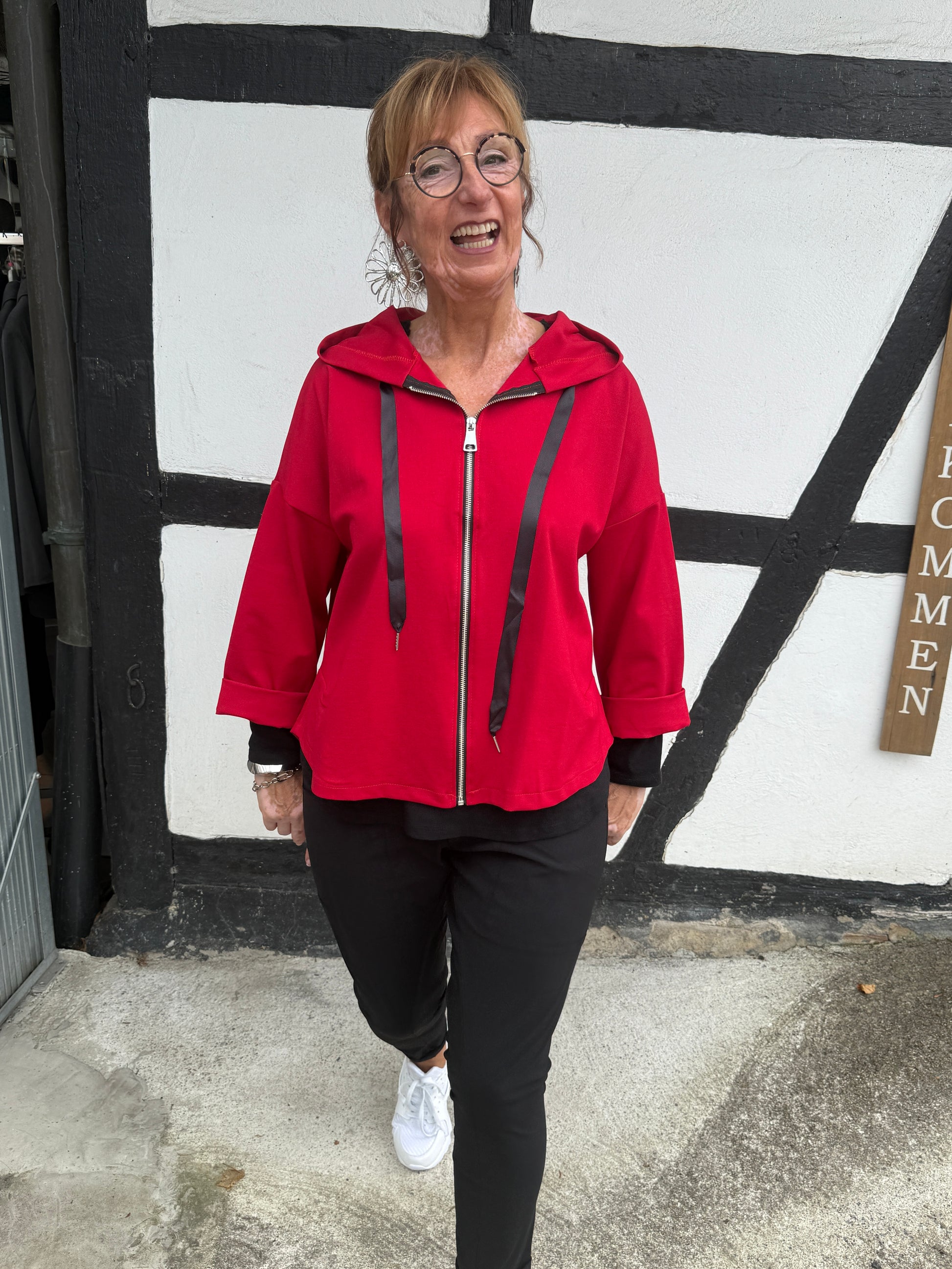 Rote Sweatjacke