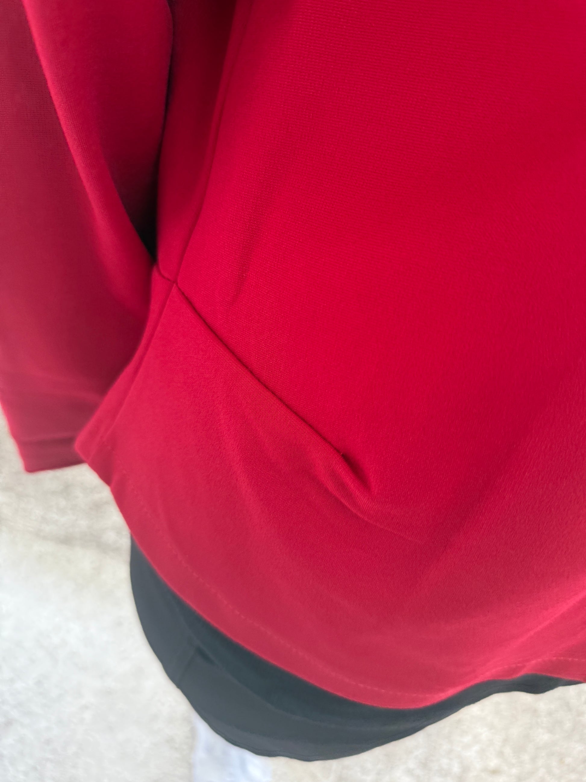 Rote Sweatjacke