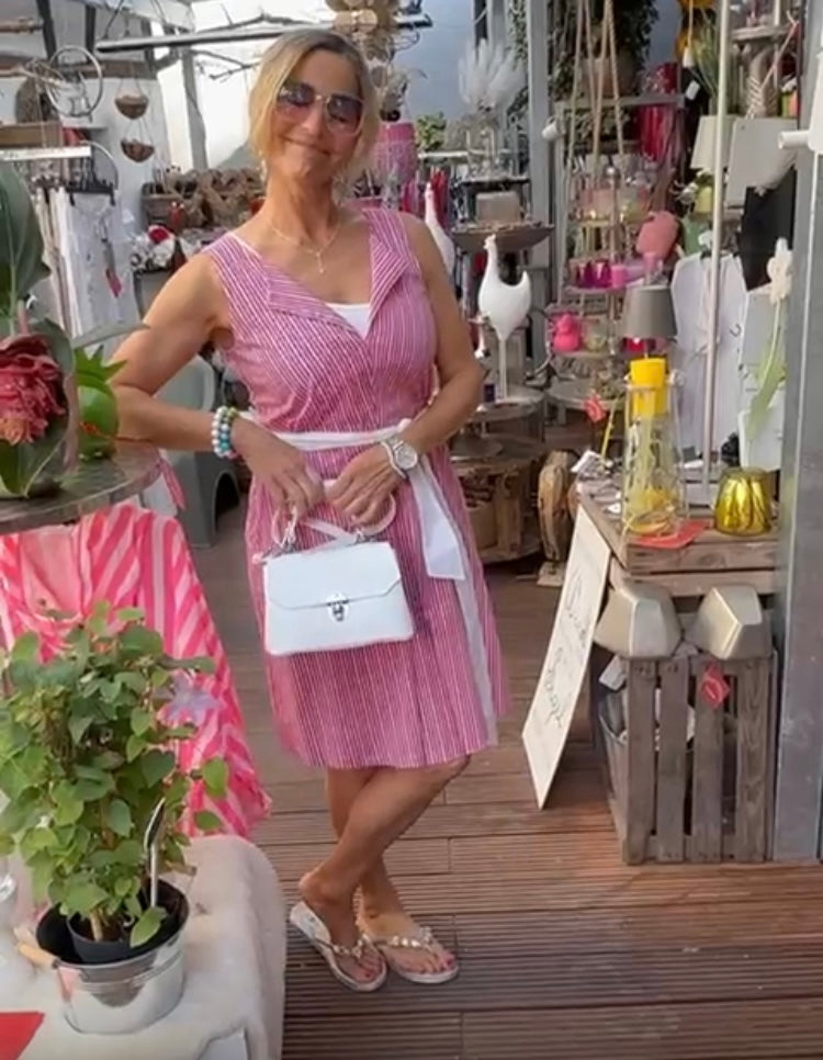 Gestreiftes Kleid im 50ziger Jahre Stil