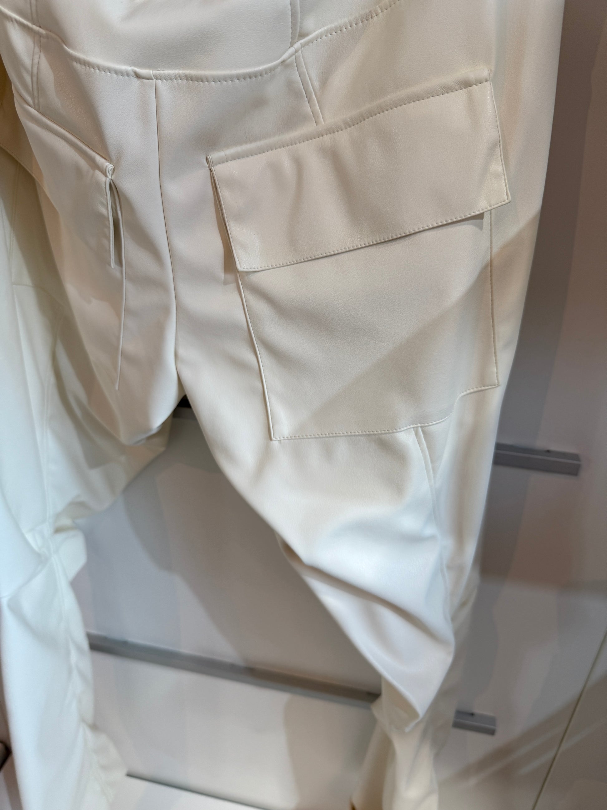 Klappentaschenhose Art.Nr 24210 weiß